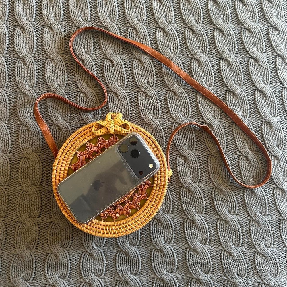 Vintage round rattan crossbody bag 🌞🧺 - Picture 5 of 5